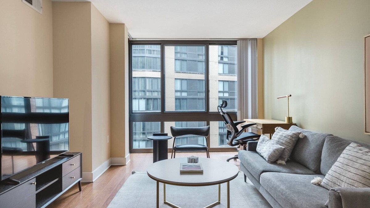 Mount Vernon Triangle Apartment | Unbelievable Mt Vernon 1BR w/Gym & Pool, nr Arena & Food, by Blueground