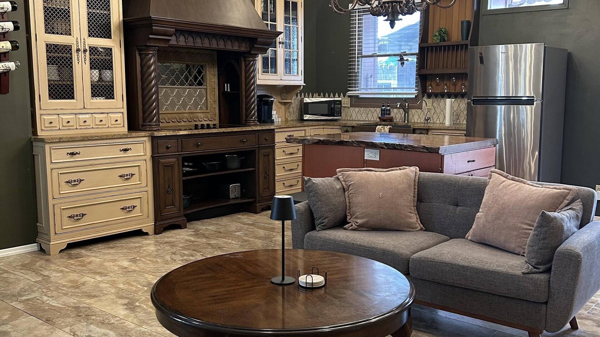 St. Charles Apartment | Uncork on Historic Main!