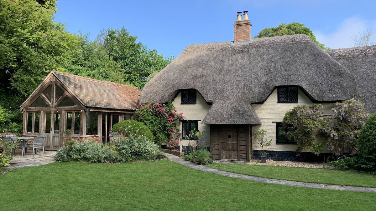 Blandford Forum House | UNDER ACRE COTTAGE, family friendly in Winterborne Whitechurch