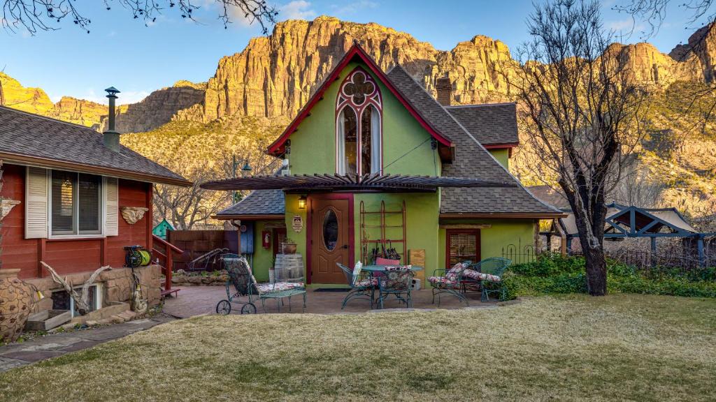 Zion National Park South Entrance Bed & Breakfast | Under the Eaves Inn at Zion National Park