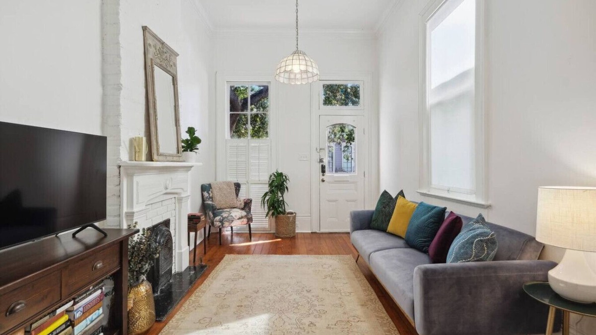 Irish Channel House | Under The Oaks 2 - NOLA 2BR/1BA