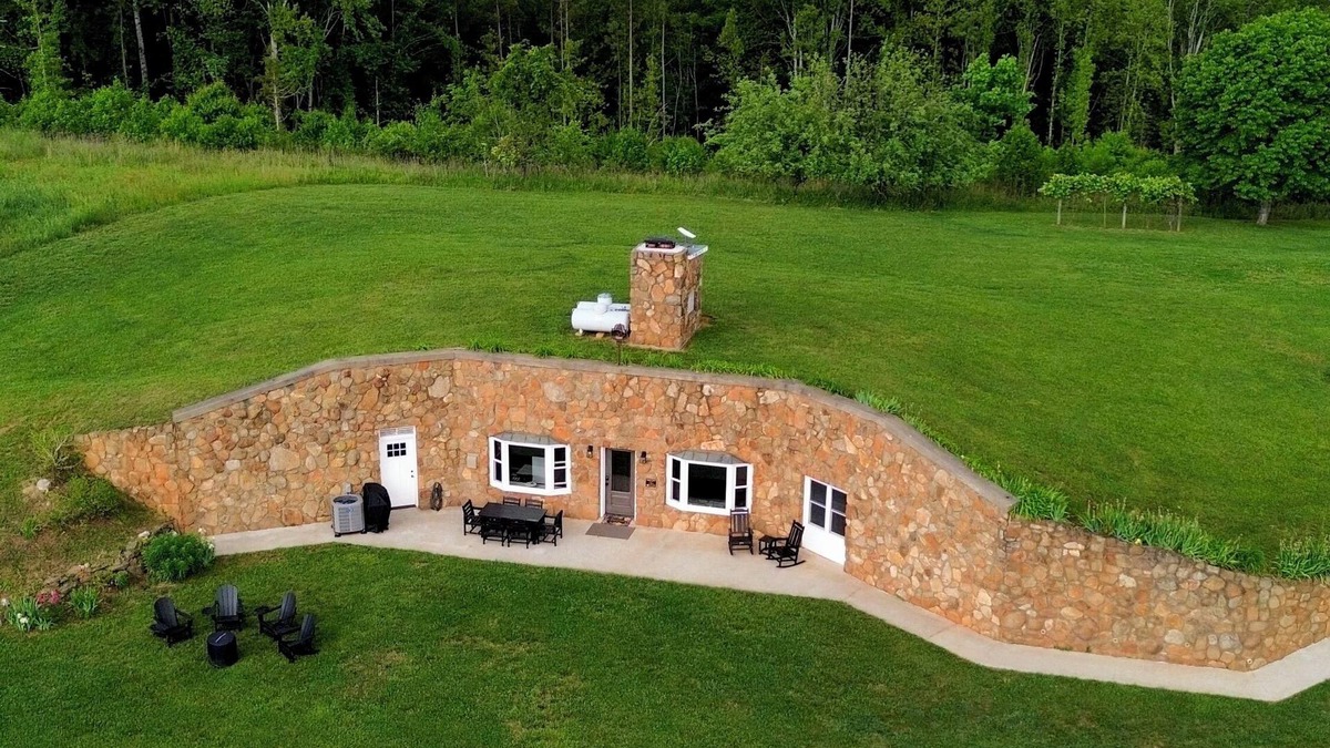 Madison Heights House | Underground, riverfront home, 3 bedrooms on the James River in Amherst County