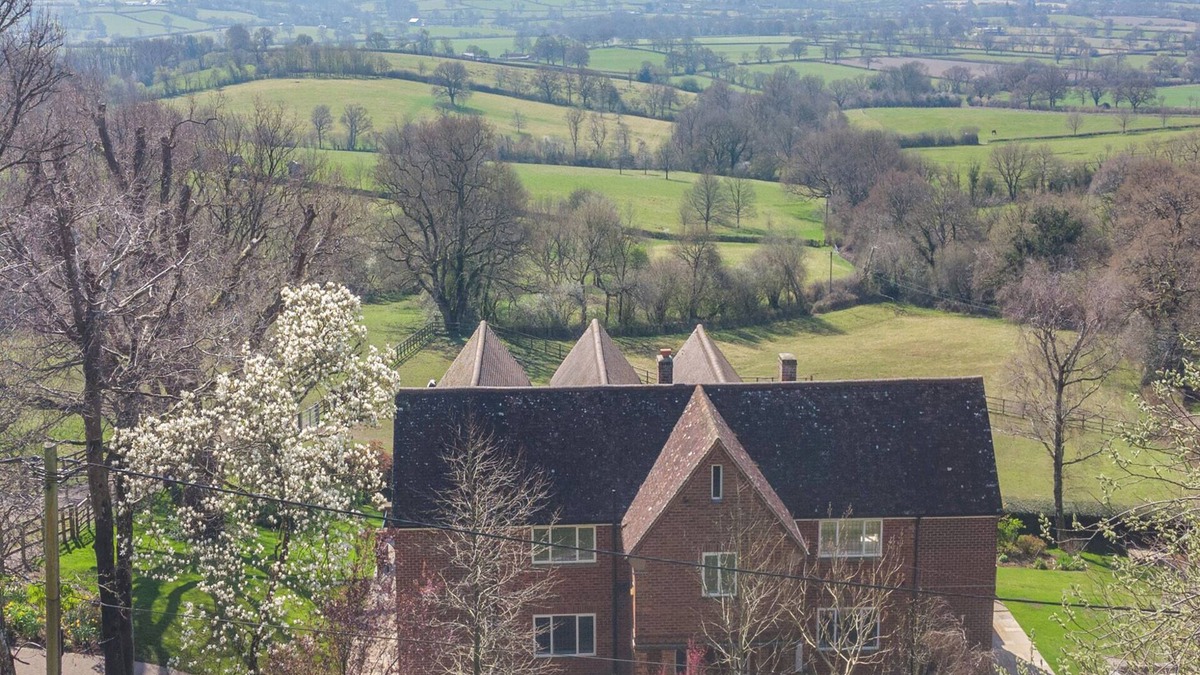 East Knoyle Cottage | UNDERHILL HOUSE, family friendly, luxury holiday cottage in Hindon
