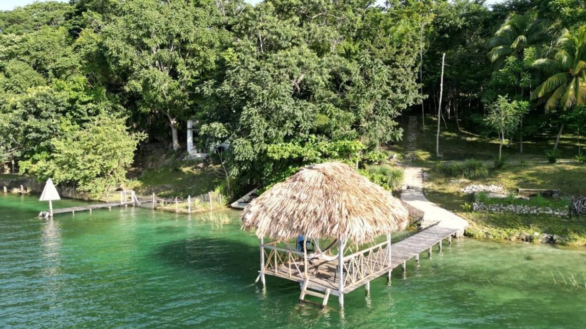 Peten House | Une Maison au Bord du lac Petén Itzá, Nature et Relaxation au Rendez-vous!