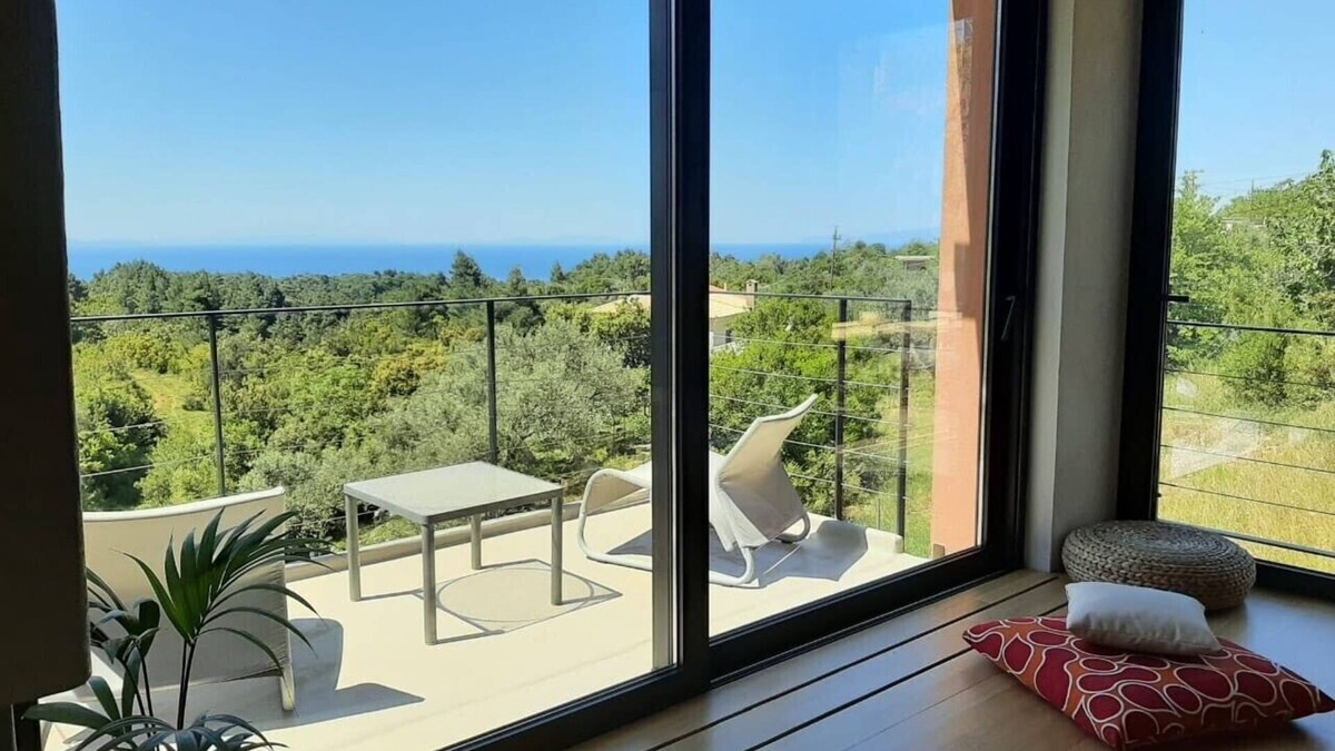 Vlakhia House | Une Villa Avec Confort et Vue, Juste à Côté de la mer et la Montagne