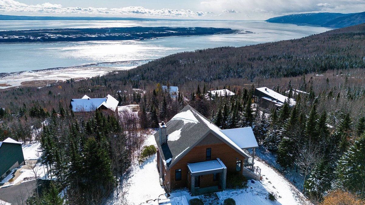Saint-Joseph-de-la-Rive Ski Chalet | Une vue à Couper le Souffle - La Panoramique