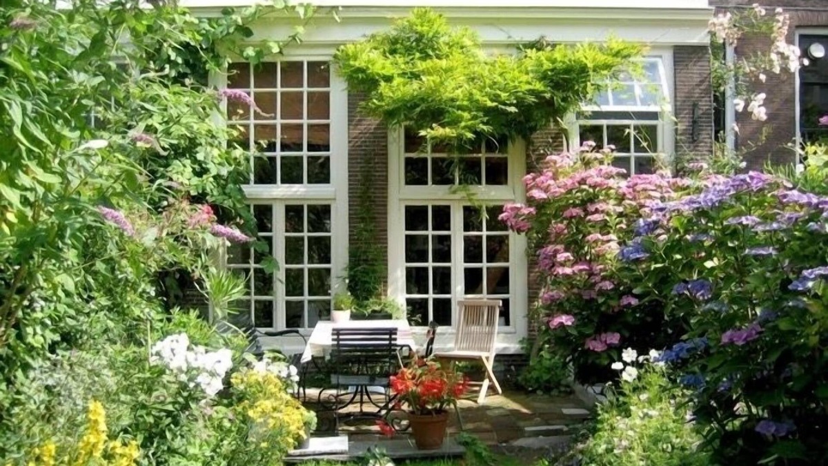 Amstelveld Apartment | Unesco World Heritage Area a 17th Century Studio located in an inner garden.