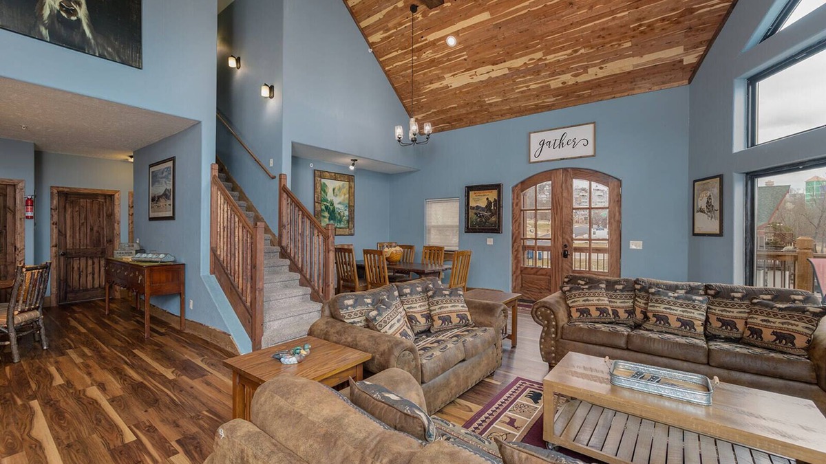 Branson Cabin | Unforgettable 10 Bedroom Lakefront Lodge