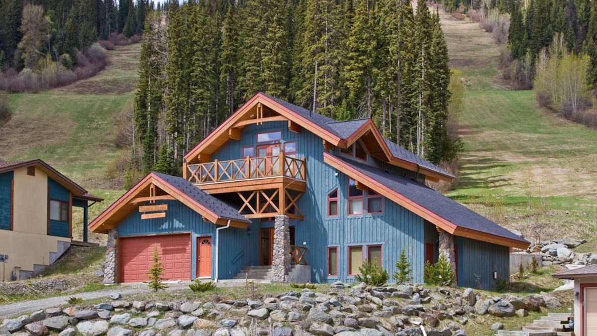 Sunburst Estates Ski Chalet | Unforgettable All Season Retreat True Ski In/Out Sleeps 10 Adults (14 total)