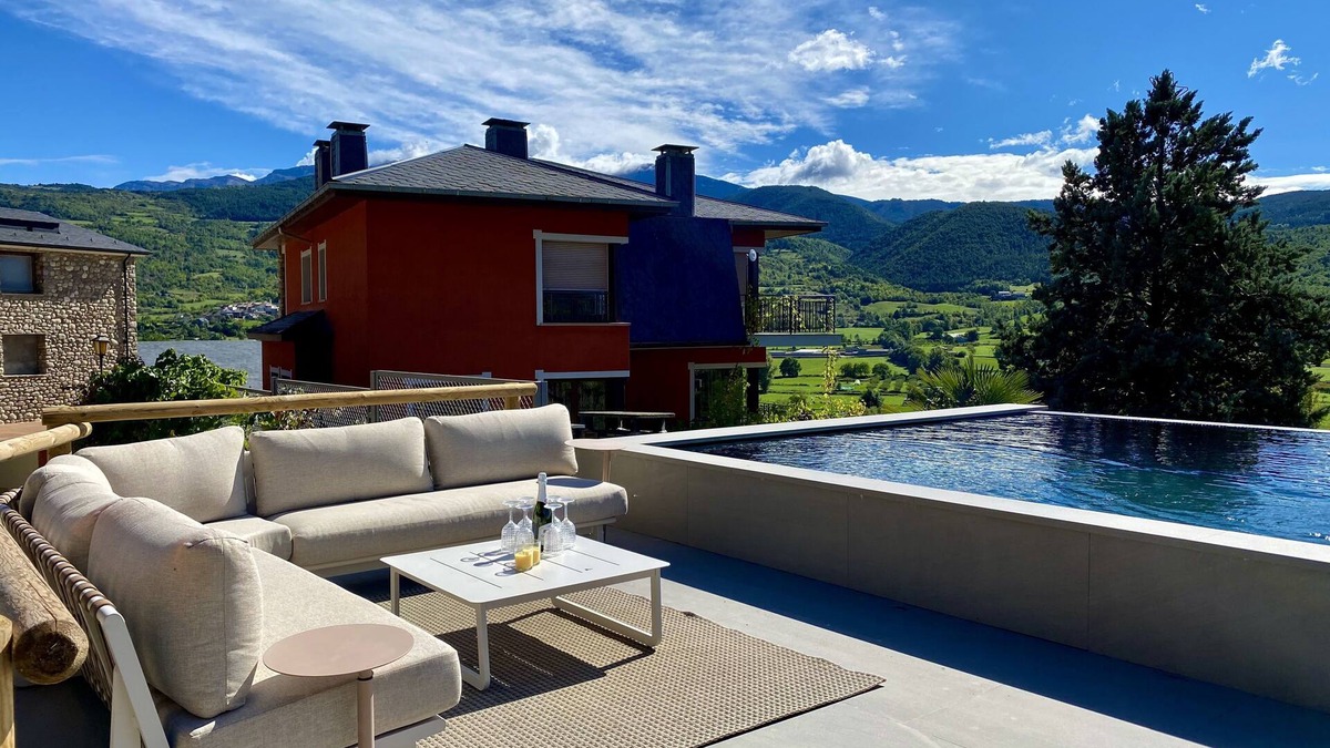 La Seu d'Urgell Cabin | Unforgettable super-sunny wine estate/luxury villa close to Andorra.