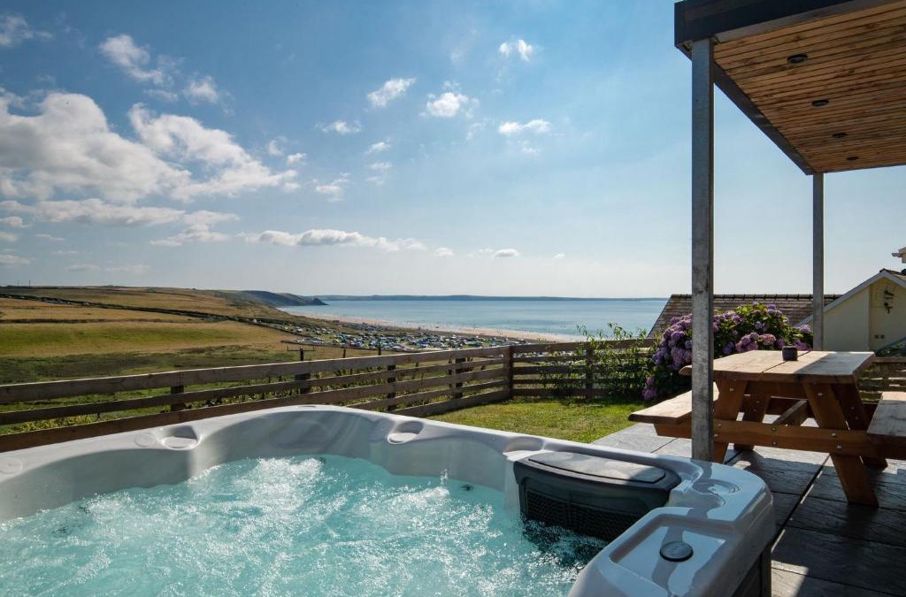 Penycwm Apartment | Unforgettable sea views, Hot tub, Modern property