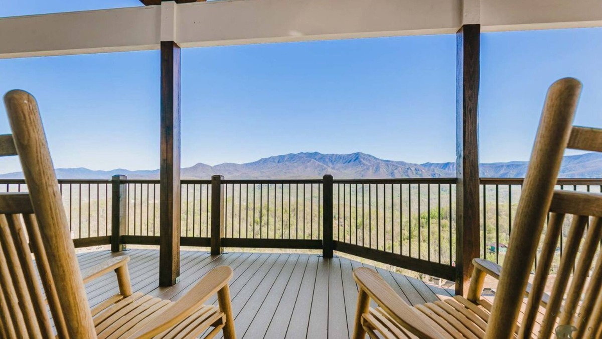 Chalet Village North Cabin | unhindered view ◊ hot tub ◊ pool table ◊ theater ◊ free Dollywood tkt (Mtn View)