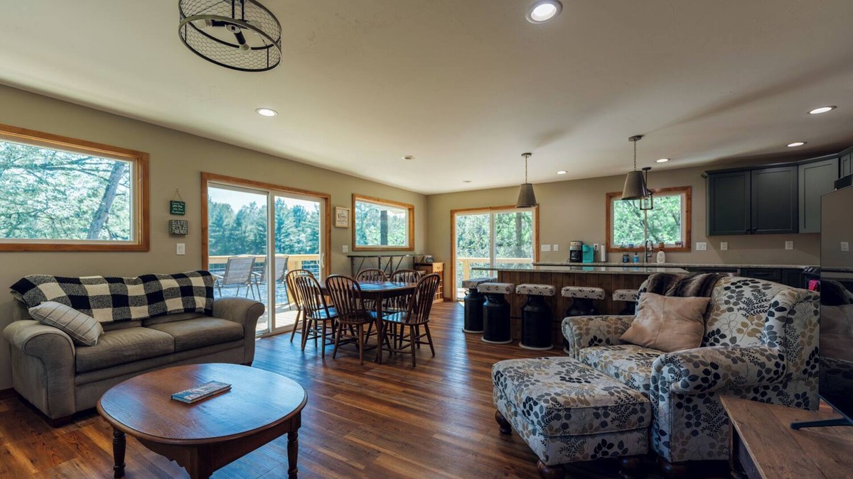 Ingalls House | Unhurried Rapids Hideaway; charming 3-bedroom house with WiFi & AC in Stephenson