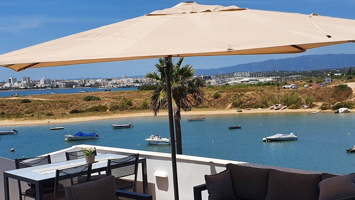 Ferragudo House | Unik strand i charmig fiskeby med stor terrass och 200 m till stranden