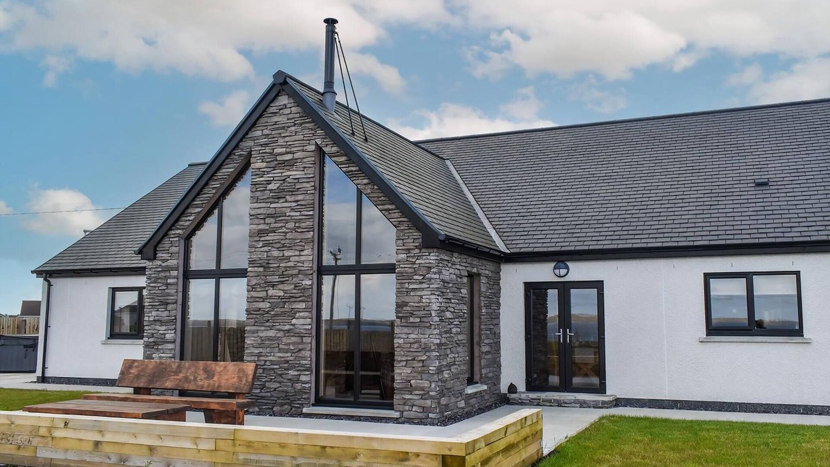 Isle of Lewis Cottage | Uninterrupted views over Coll Beach and sea views out over Broadbay.