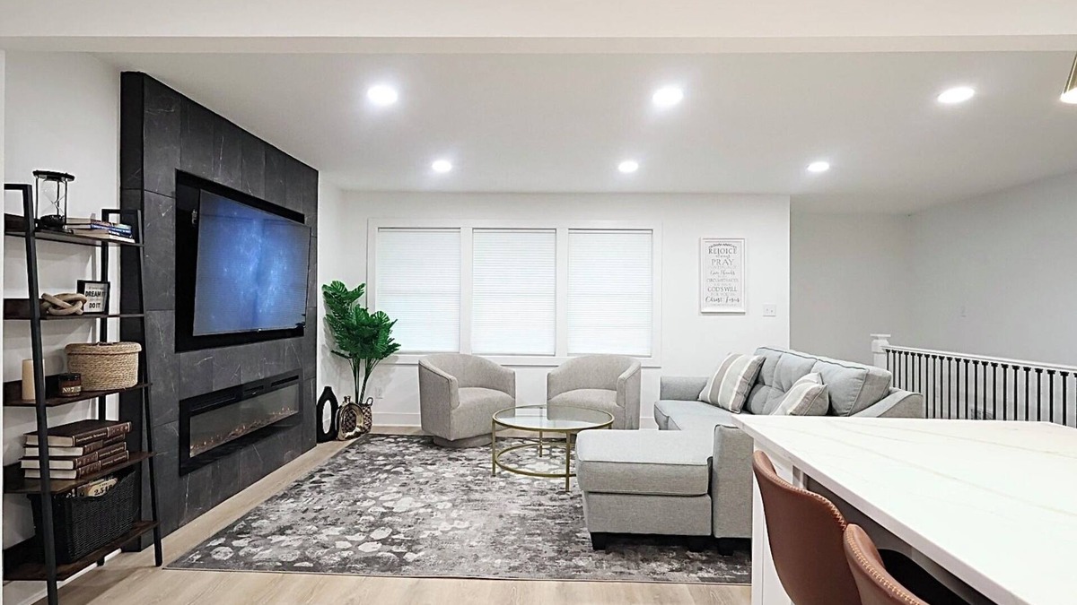 Merriam Park West House | Union Park Retreat 4BR 2 King Beds Close to MSP, MOA, Colleges & River Trails