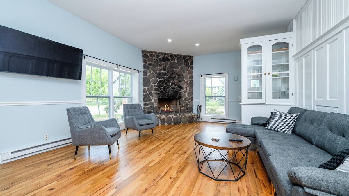 Union Pier Cottage | Union Pier Cottage Close To Everything! One Of Three Units!