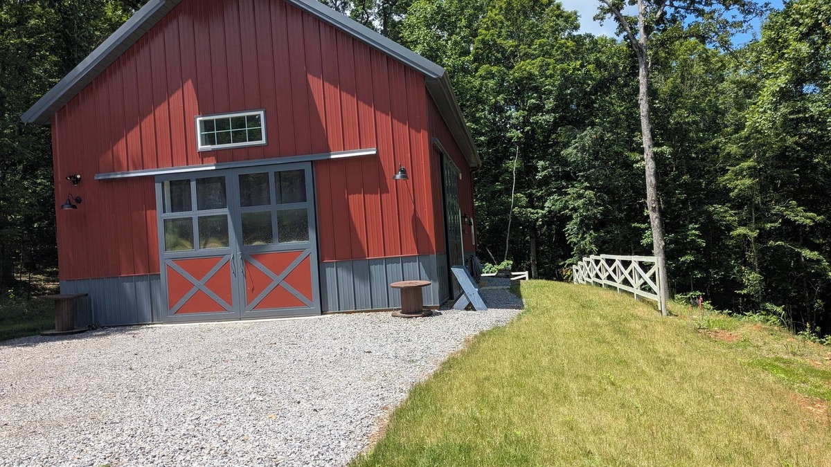 Loudon House | Unique 1 Bedroom Barndominium- Adults Only