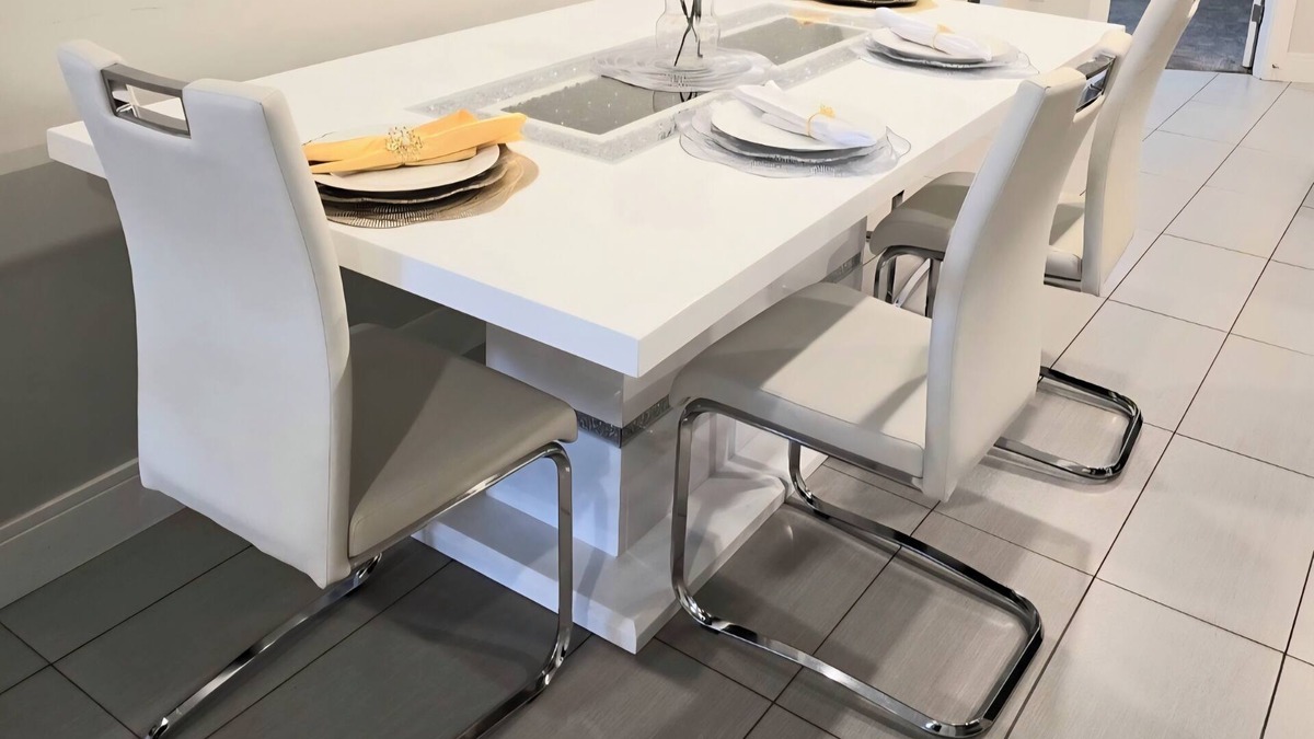 Lyalta House | Unique 1-bedroom shared house with WiFi and AC in Delacour