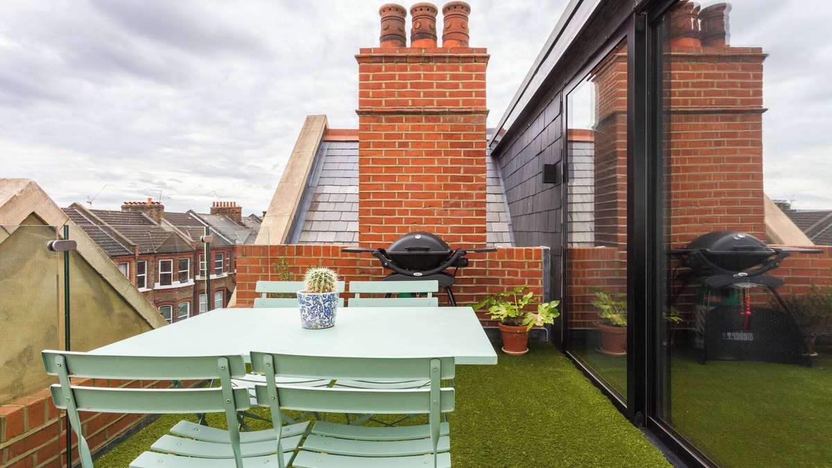 Brent Apartment | Unique 2 bed penthouse in Kensal Rise!