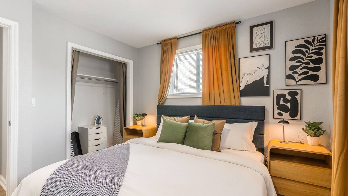 Riverside Apartment | Unique 2-bedroom apt in calm Riverside enroute between airport and Kansas City