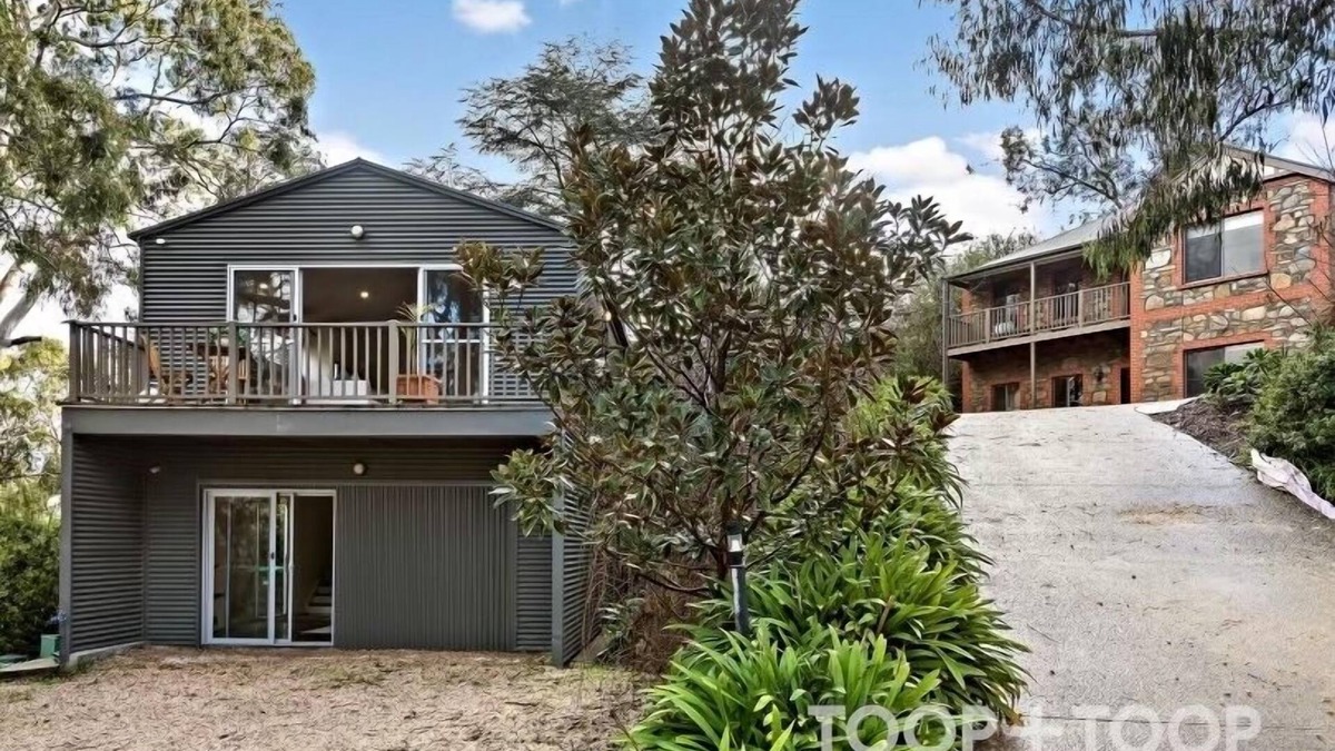 Upper Sturt Apartment | Unique 2-storey guesthouse, nestled in the hills