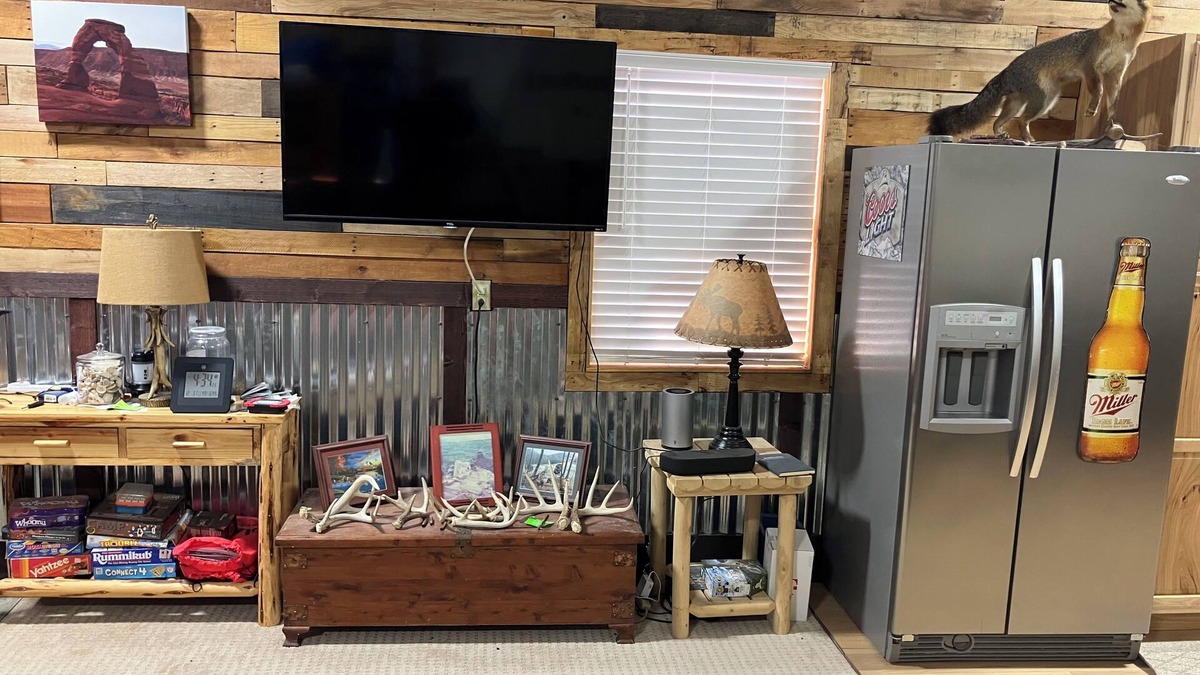 Elk Creek Township House | Unique 2000 sq. foot Pole Barn in Albion/Elk Creek Townhsip with HVAC, WiFi