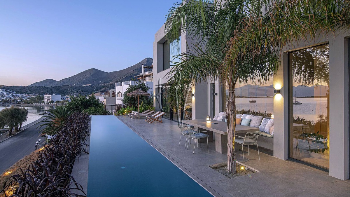 Mavrikiano Villa | Unique 3 bedroom villa next to the beach