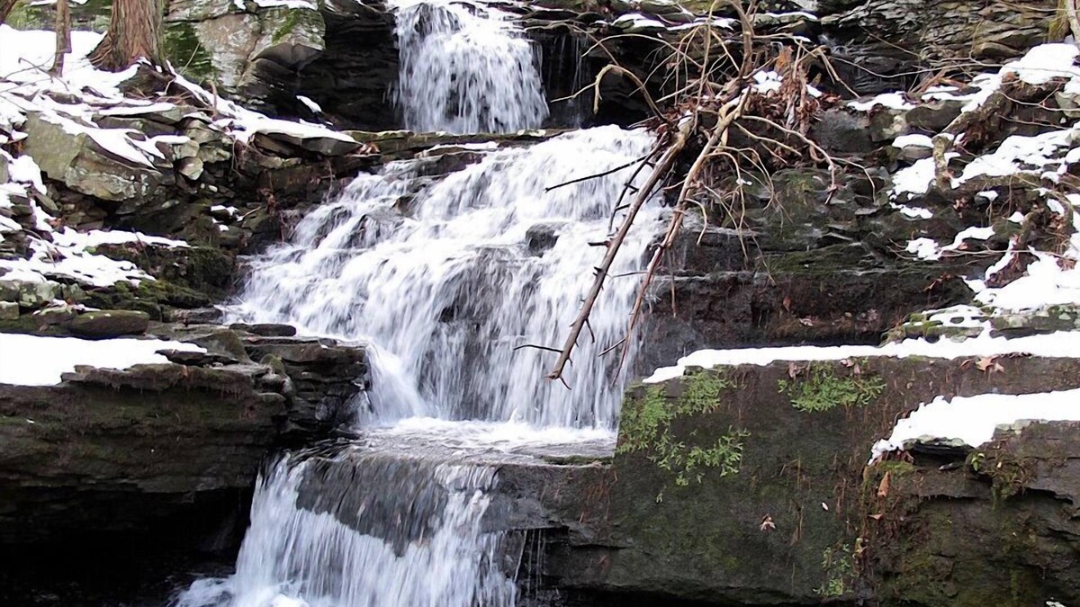 Saugerties House | UNIQUE 36 ACR Waterfalls, Steam Shower, BIG Sandbox, Pool Table HOT TUB, POOL