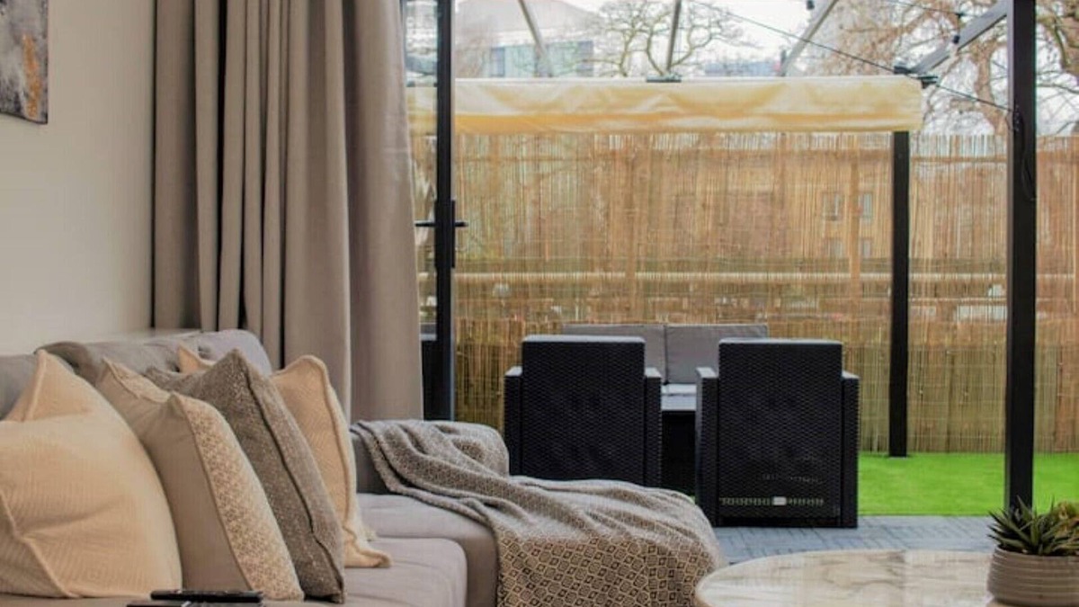 Tower Hamlets Apartment | Unique 3BD Flat King Size Bed
