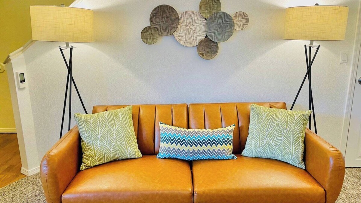 Northwest Reno House | Unique 8 beds 5TVs Pet Friendly House Sleeps 15