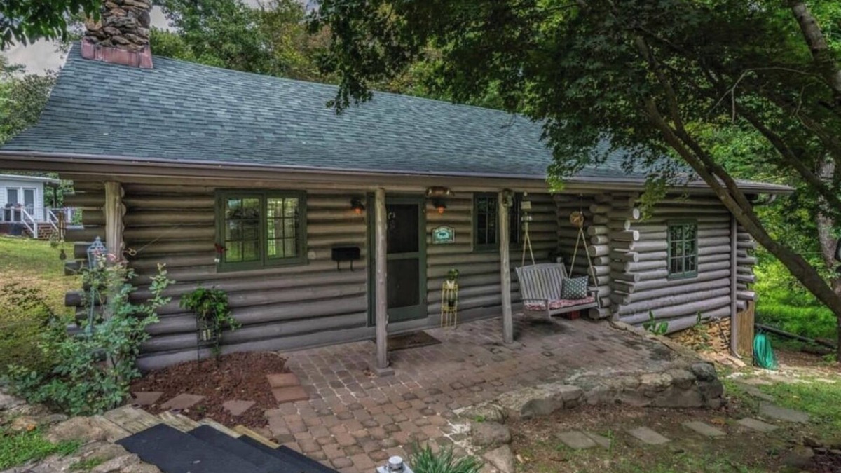 Wake Forest Cabin | Unique and Historic Cabin in Wake Forest Downtown.