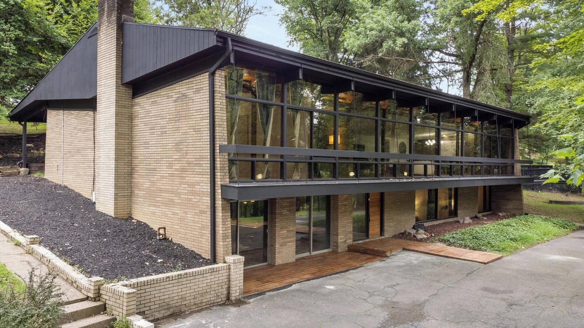 Weirton House | Unique and Secluded Country Estate near Pittsburgh