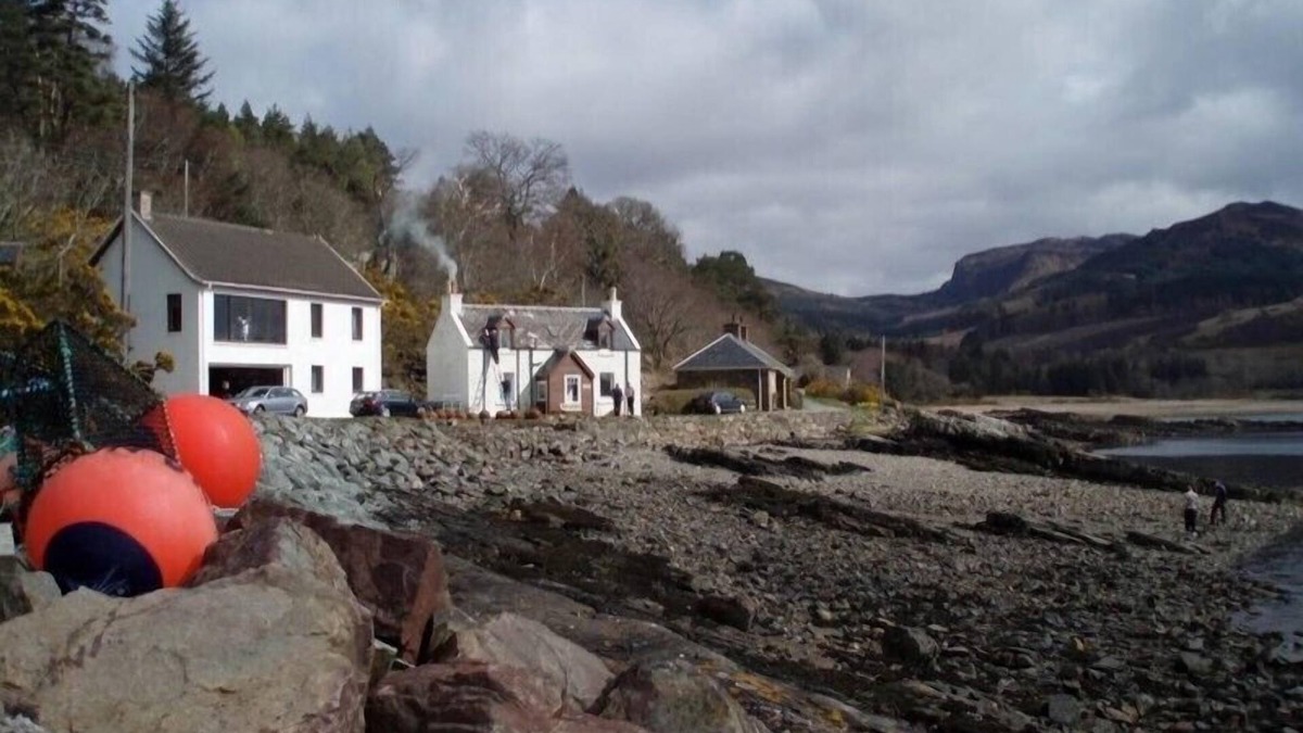 Balmacara House | Unique and spacious holiday house set on the sea front