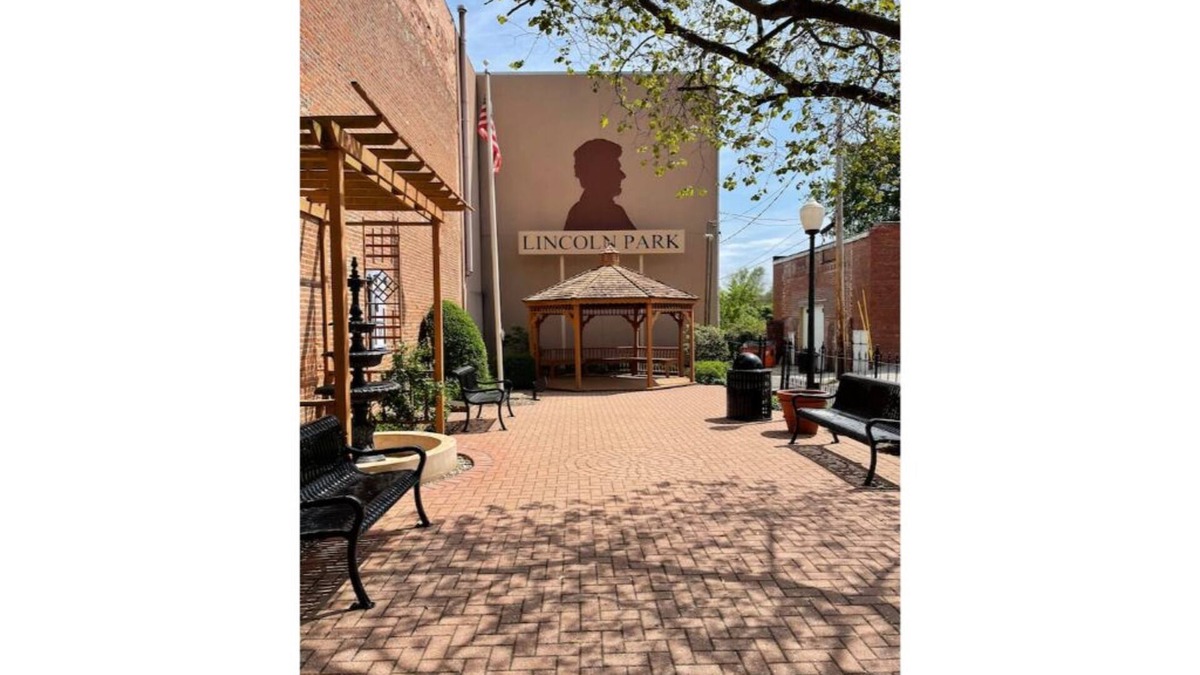 Vandalia Apartment | Unique apartment in historic downtown