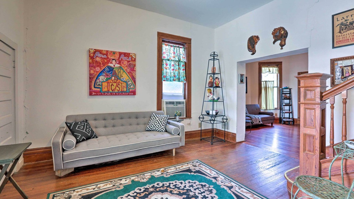 Northwest Los Angeles Heights House | Unique Art Home < 5 Miles to San Antonio Riverwalk