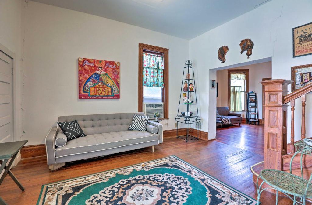Northwest Los Angeles Heights House | Unique Art Home Less Than 5 Miles to San Antonio Riverwalk