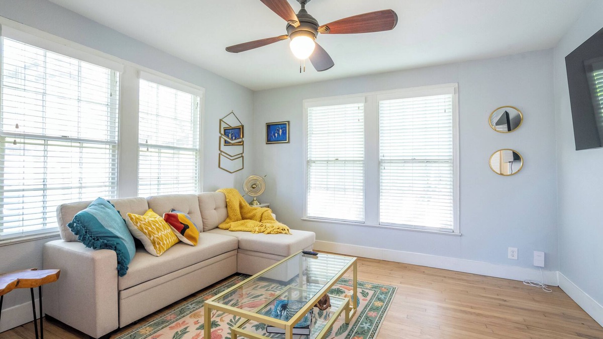 Dawson House | Unique, Artsy Bungalow, Walk to South Congress. Pet Friendly!