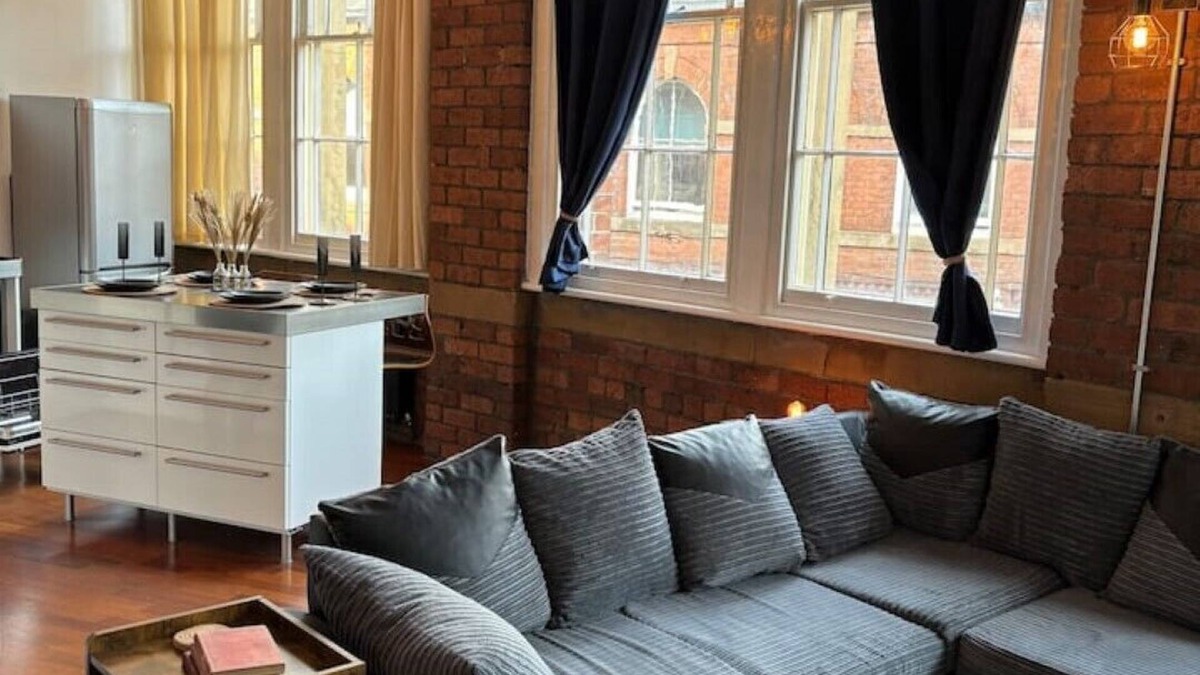 Sheffield City Centre Apartment | Unique Cathedral Quarter Victorian Apartment