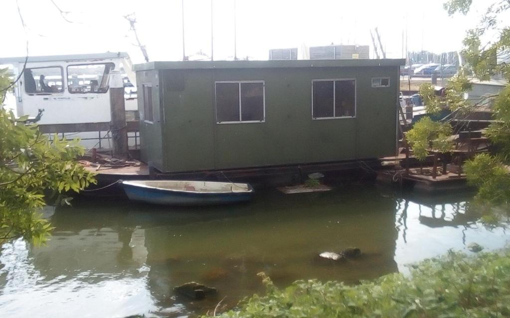 Enkhuizen Boat Rental | Unique cabin at Enkhuizen harbour