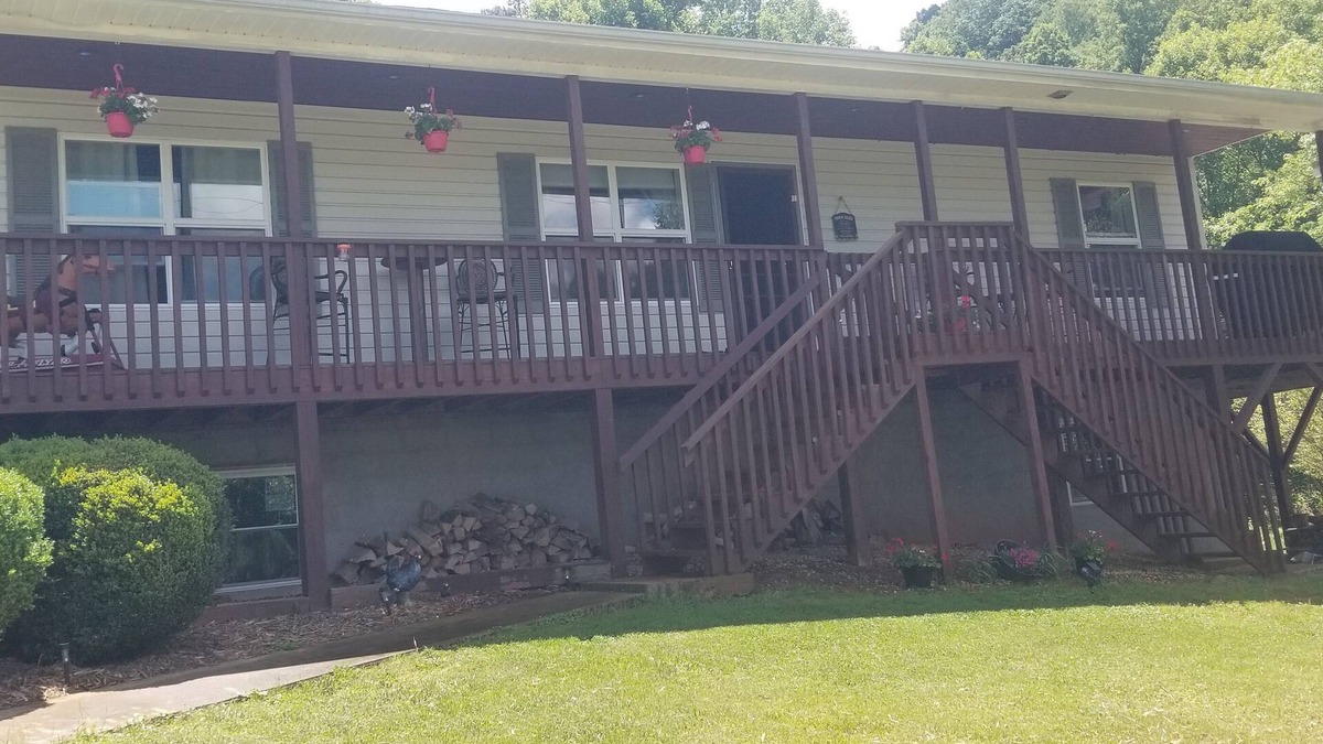 Leicester House | Unique Carolina mountain retreat near Asheville NC