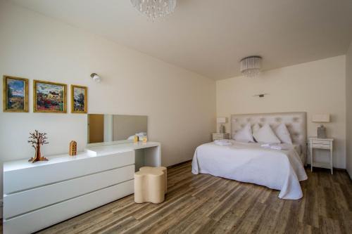 Mala Strana Apartment | Unique Charles Bridge 2BDR Apartment.
