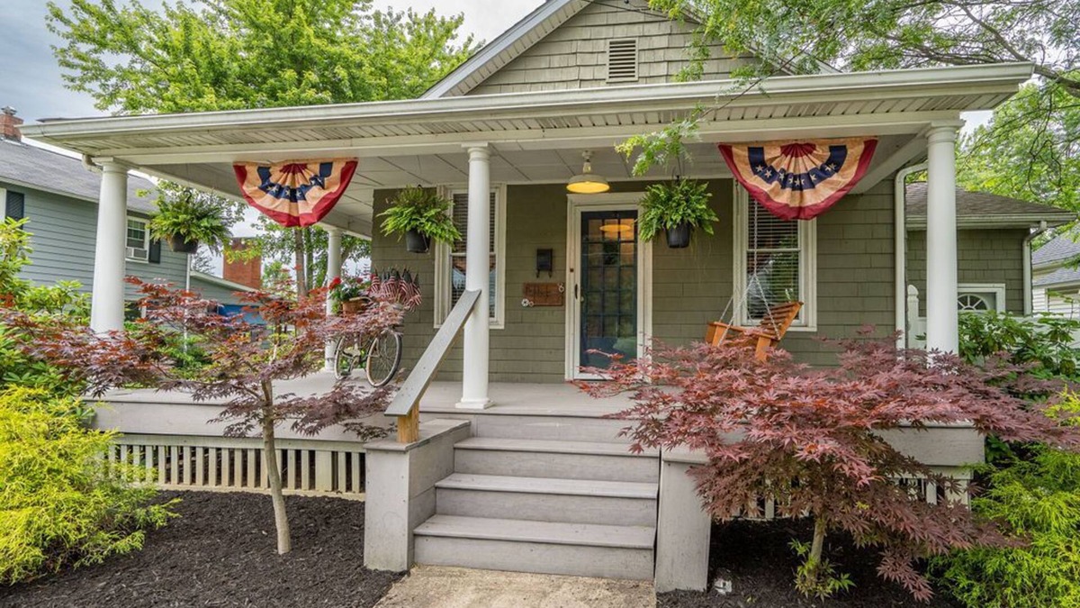 Hermitage House | Unique Charm, Conveniently Located