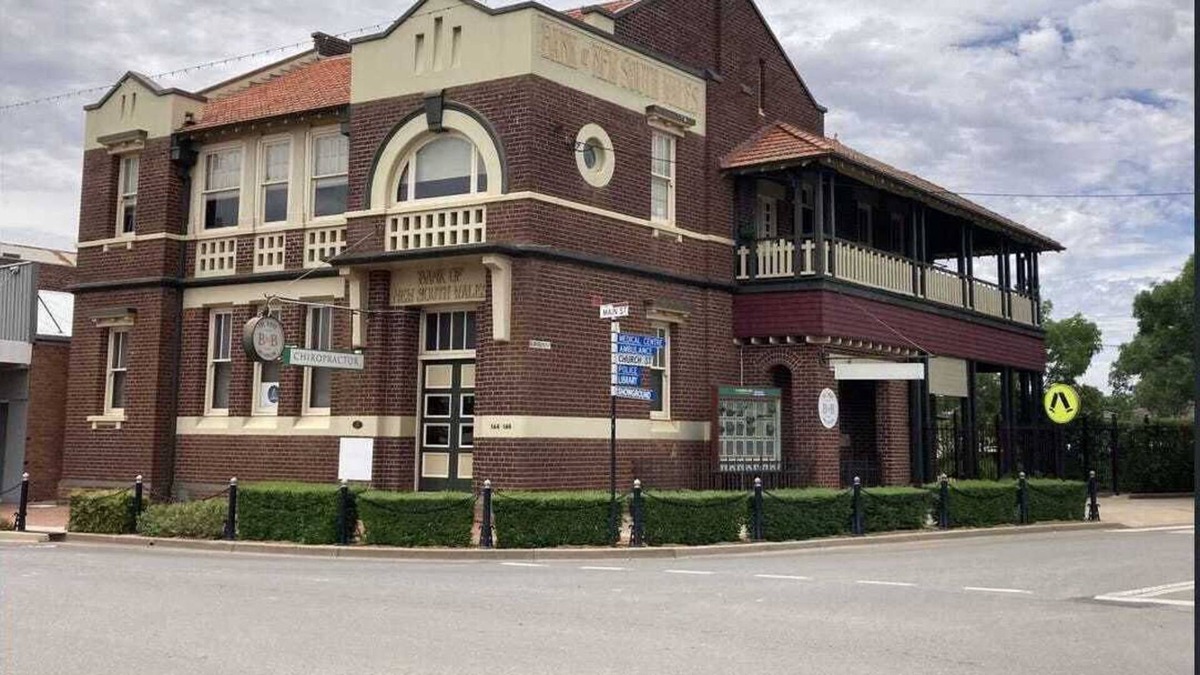 West Wyalong Apartment | Unique, charming heritage building in the heart of town.
