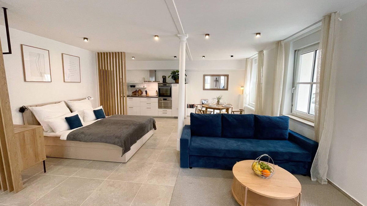 Rathaus Apartment | Unique city center studio with carport