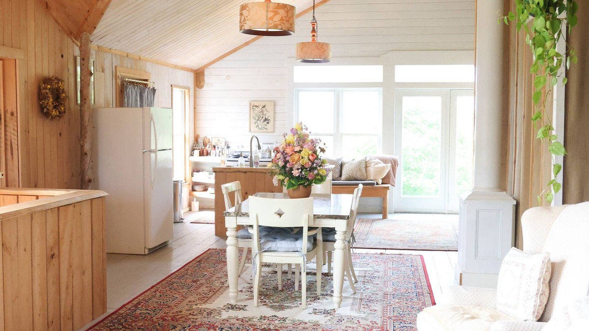 Belmont Apartment | Unique Coastal Maine Flower Farm Stay