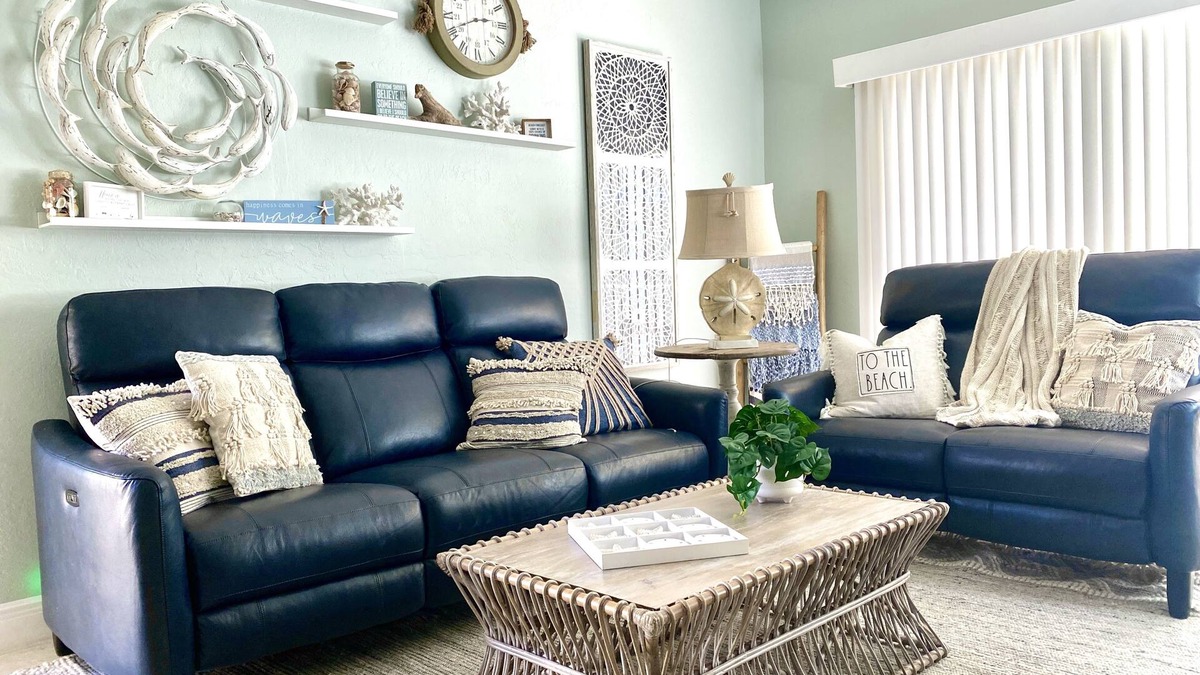 Ocean Side Village Condo | Unique Coastal Retreat W/2 Kings