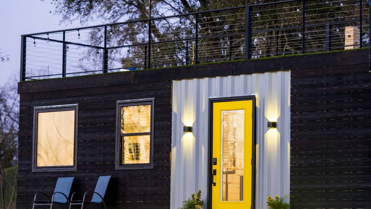Waco Apartment | Unique Container Home with Rooftop Deck