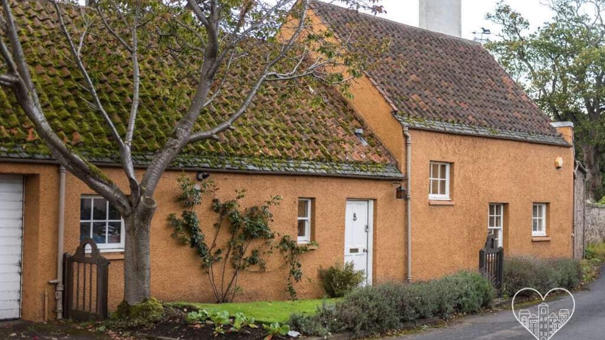 Inveresk House | Unique cosy cottage with stunning gardens & private front door