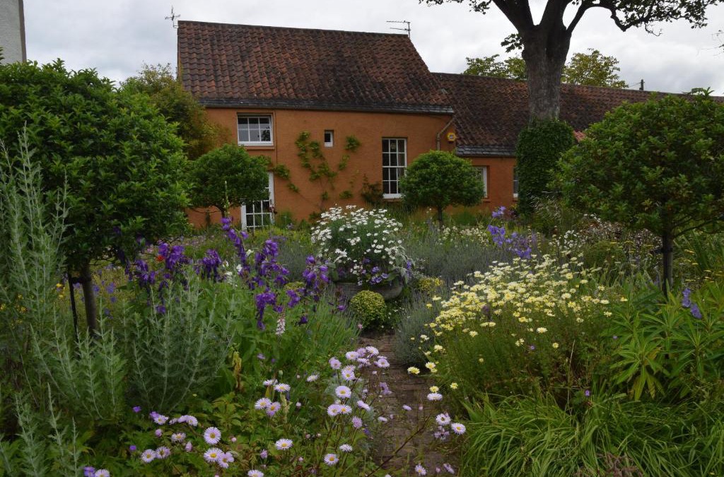 Inveresk House | Unique cosy cottage with stunning gardens